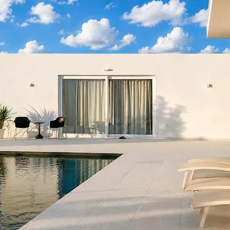 Magnifique Maison à Hébergement de vacances Policnik